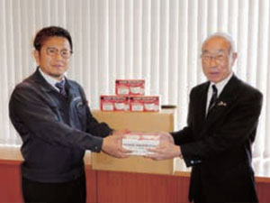 マスク寄贈の様子（和水町）