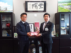 マスク寄贈の様子（玉名市）